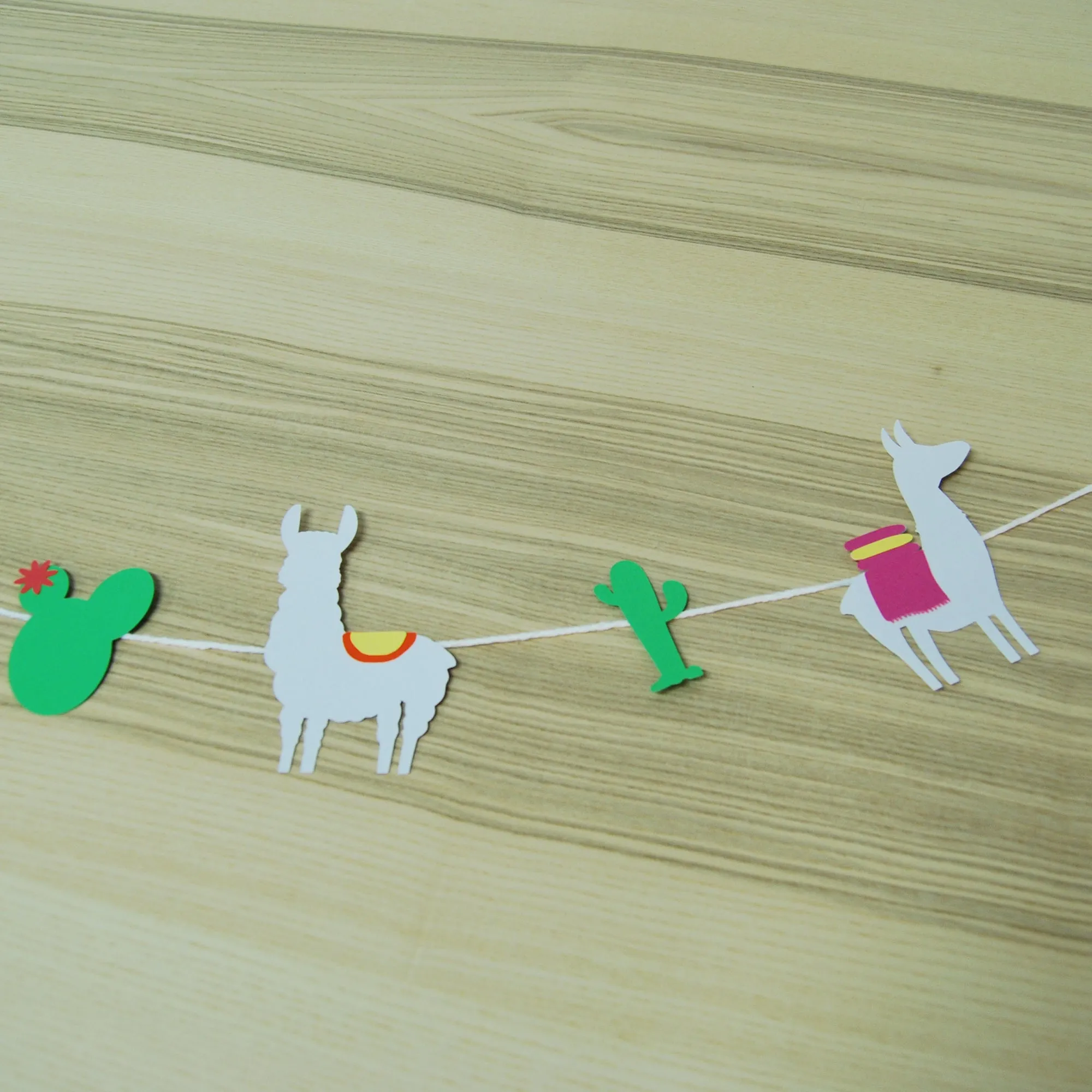 Llama Garland