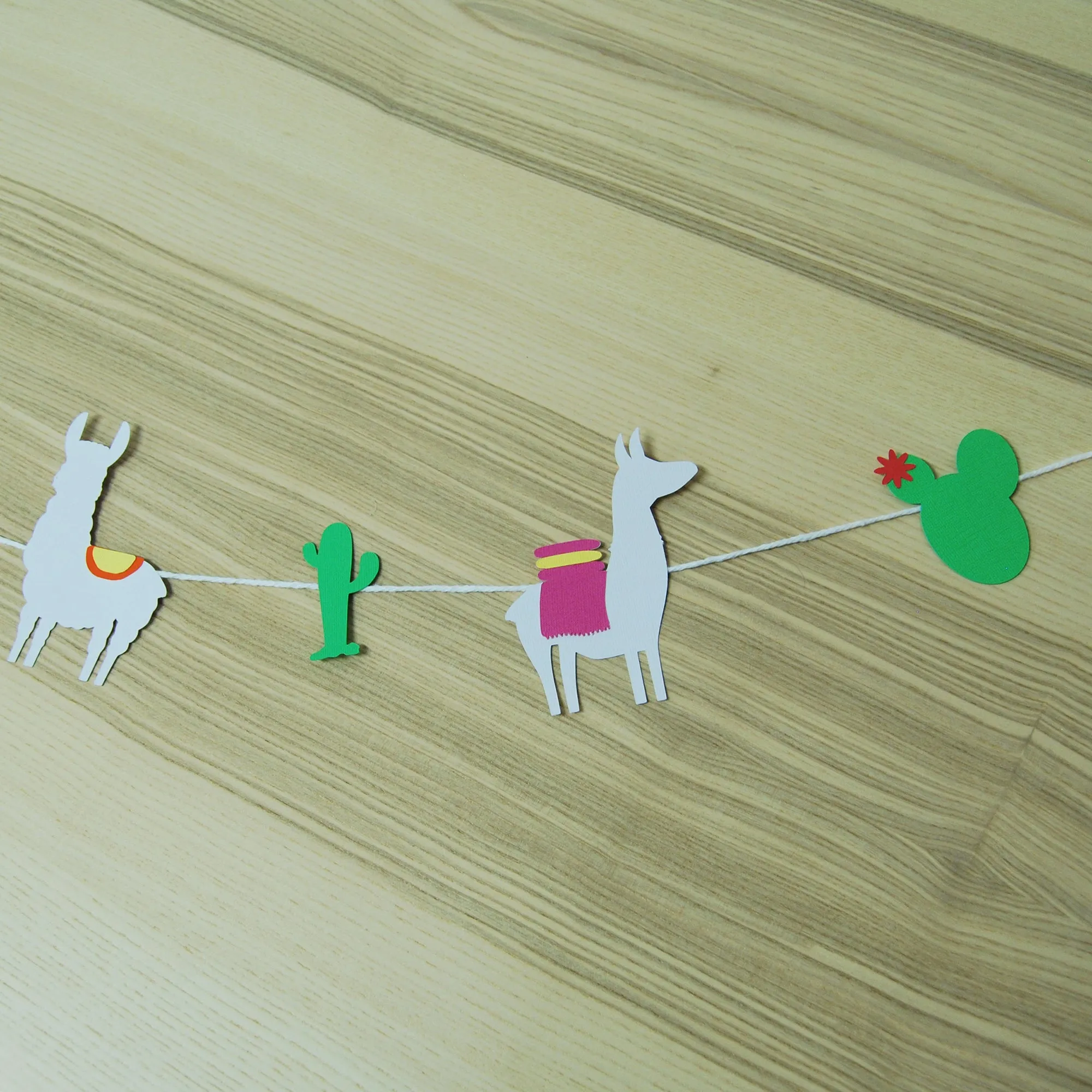 Llama Garland