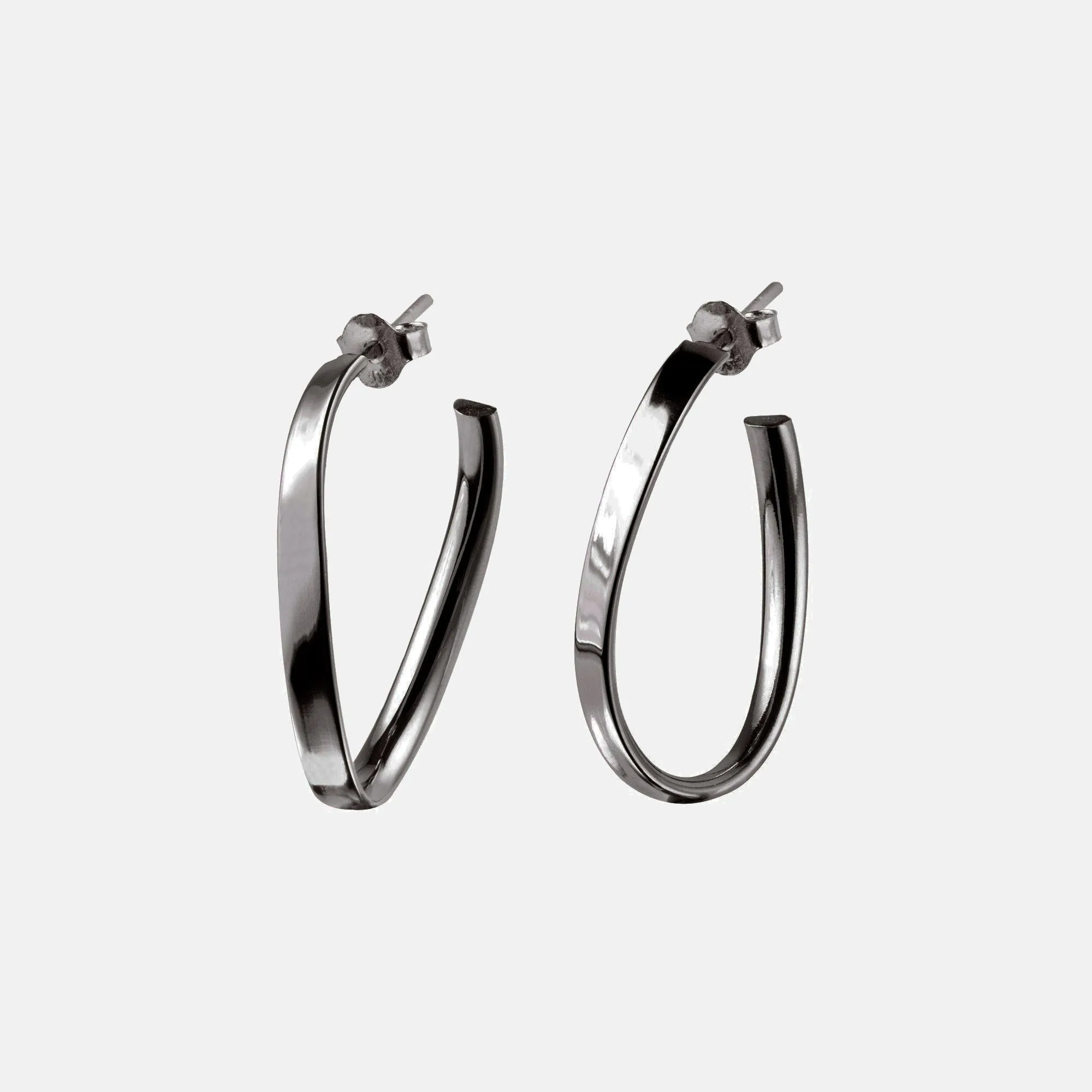 Obbo Black Earrings